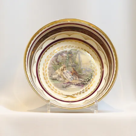 Skål Royal Copenhagen, höjd 6cm, Ø20,5cm, rokoko motiv, smärre slitage, modell 9593 Skickas med paket.