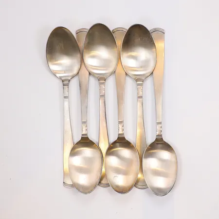Diverse silverbestick, delvis gravyr, delvis 830/1000 silver Vikt: 691,6 g