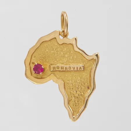 Hänge Afrika, Monrovia utmärkt med syntetisk rubin, längd 4,4cm, bredd 30mm, 18K, bruttovikt: 7,0g Vikt: 7 g