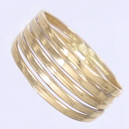 Ring GHA/Guldfynd stl 18 bredd 4-9mm något ojämn i formen 18K Vikt: 1,5 g