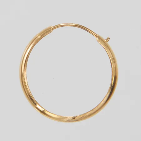 Udda örhänge creol Ø5,3mm, bredd 2,5mm, 18K Vikt: 0,2 g
