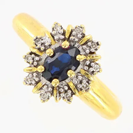 Carmoséring Guldfynd safir diamanter 10st totalt 0,05ct enligt gravyr stl:16½ bredd 2,5-11mm, 18K. Vikt: 4,6 g