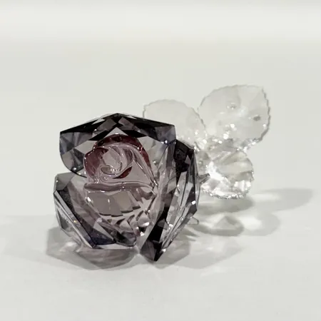Figurin lila ros med vita blad Swarovski 8x5mm inga tillbehör