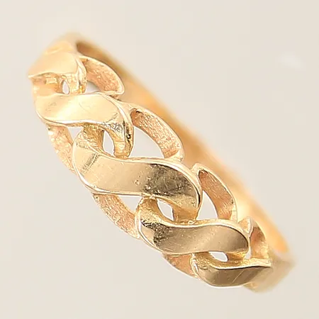 Ring med genombruten dekor stl:17 bredd 1,9-6mm 18K  Vikt: 2,2 g