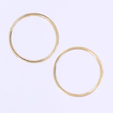 2 Ringar stl 17½ bredd 3-4mm gravyr 18K Vikt: 6,2 g