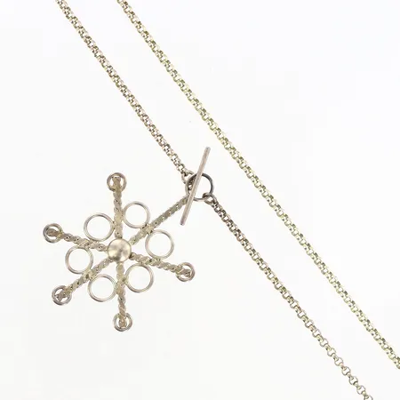 Collier längd 52,5cm bredd ca 2,5mm, hängdel ca 57mm, silver 925/1000 Vikt: 14,8 g