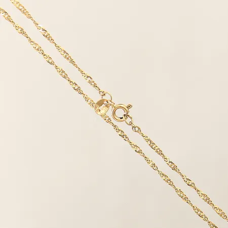 Collier Singapore längd 42cm bredd 1,6mm, något skev vid lås, 21K  Vikt: 2,5 g