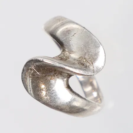 Ring, stl:15½, bredd 3-15mm, 925/1000 silver Vikt: 3,5 g