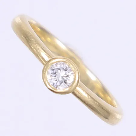 Ring med diamant 1xca 0,25ct stl 18 bredd 2-4mm skenan med repor 18K Vikt: 4,3 g