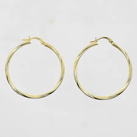 Ett par örhängen Ø32 mm, bredd 2 mm, 18K. Vikt: 1,4 g
