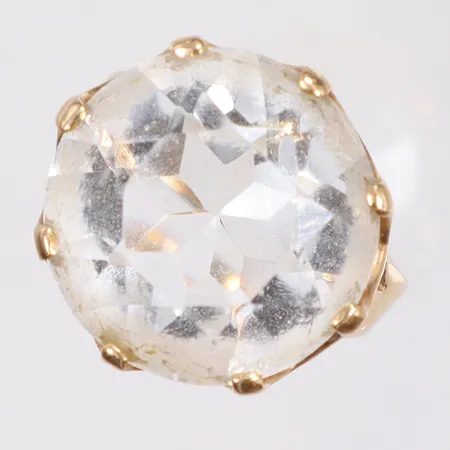 Ring med slipad bergkristall stl:17½ bredd 2-17mm 18K Vikt: 7,2 g