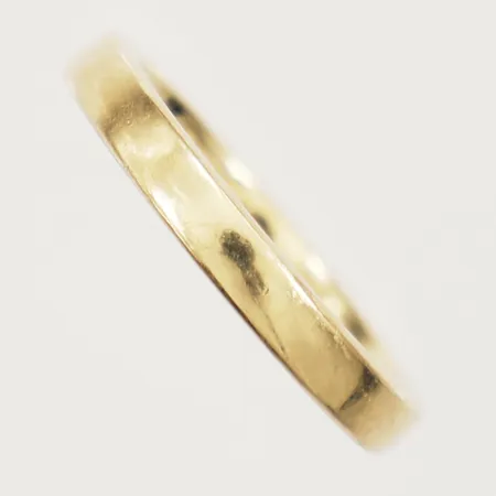 Ring stl:17¾ gravyr 18K Vikt: 4,9 g