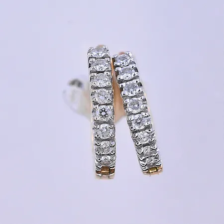 Örhängen med diamanter 16x0,01ct Guldfynd, Ø9 mm bredd 2 mm 18K. Vikt: 3,1 g