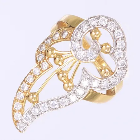 Ring med vita stenar stl:17½, bredd 2-32mm, 21K Bruttovikt: 6,0g Vikt: 6 g