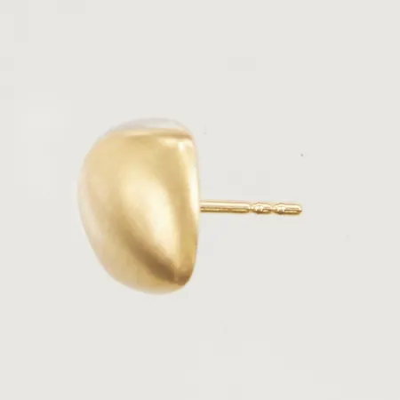 Omaka örhänge 10mm snurrebuss saknas 18K 0,8g.