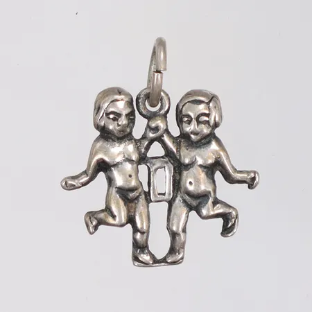 Hänge tvillingarna 15x18mm inklusive hängöglan silver 835/1000  Vikt: 2 g