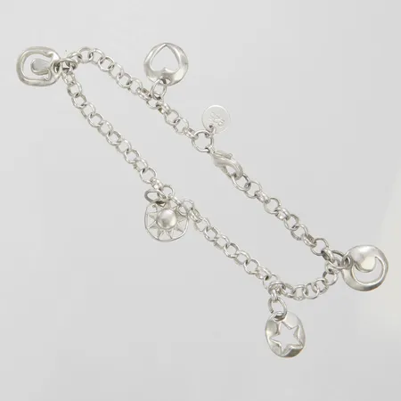 Armband med 5 integrerade berlocker längd 19,5cm, bredd 5-15mm, silver 925/1000 Vikt: 12,3 g