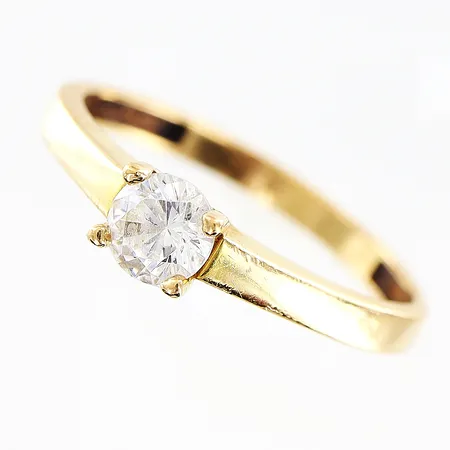 Ring med sten stl:17¾, bredd 2mm, 21K  Vikt: 2,3 g