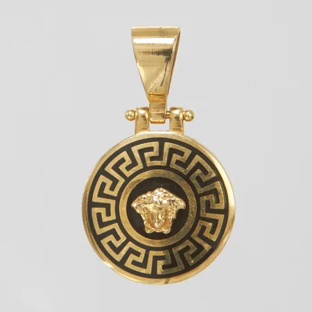 Hänge med meanderdekor samt Medusas huvud längd 2,8cm, bredd 16,7mm, 18K, 3,4g, OBS! Ej märkesdesign!
