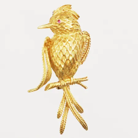 Brosch fågel med rubin längd 44mm, bredd 19,9mm nål ej i guld, 18K Vikt: 9,5 g