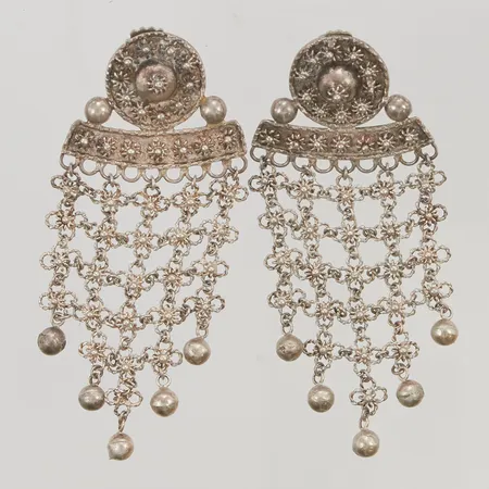 Ett par örhängen filigrandekor 84mm clips 925/1000 Silver 24,6g.