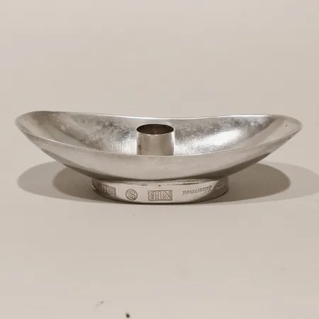 Ljusstake längd 94mm höjd 11-16mm, Nils-Börje Silversmed, N.B. Design Sala år 2000, silver 925/1000  Vikt: 65,3 g
