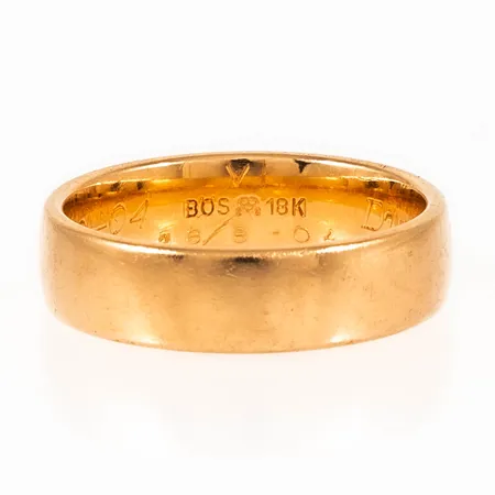 Ring Schalins slät stl:19½ bredd 6mm, höjd 1,8mm, gravyr, 18K 9,0g.