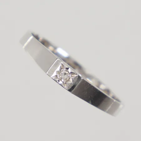 Ring med diamant 0,02ct stl:18, bredd 3,1mm, vitguld 18K Vikt: 1,9 g