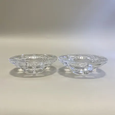 Ett par ljuslyktor Orrefors Martti Rytkönen  ca Ø14cm höjd ca 5cm defekta etiketter.  Skickas med paket.