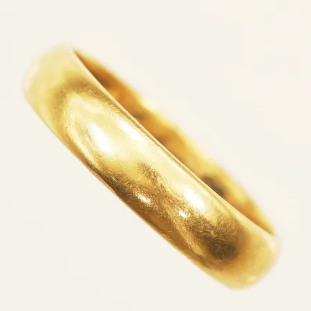 Ring slät stl:18 bredd 4,7mm gravyr 20K  Vikt: 4,7 g