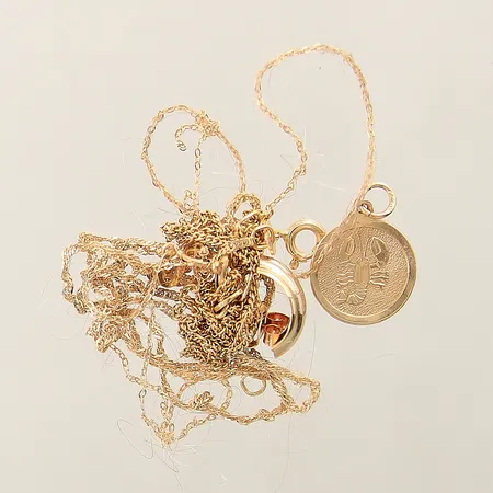 Guldsmycken, udda, defekta, buckliga, hårrester, 18K  Vikt: 4,7 g