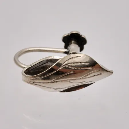 Uddaörhänge med skruvmek, silver 925/1000, A Michelsen Aktiebolag, 1961, 2,86g.