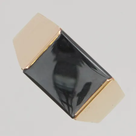 Ring med hematit stl:20 bredd 10mm 18K 5,9g.