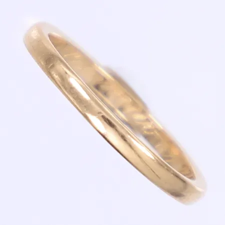 Ring slät stl 17¾ bredd 2mm gravyr daterad 1936 18K Vikt: 2,7 g
