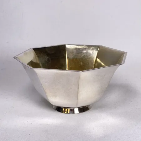 Skå, CG Hallberg Stockhoml 1954, förgylld invädigt, höjd 7cm, Ø13cm, silver 830/1000 Vikt: 169,9 g