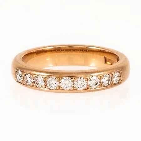 Ring halvallians stl:17¼ med 9 x 0,05ct briljantslipade diamanter bredd 4mm, stämplad GIU (Guldsmedjan i Umeå AB), kattfot 18K 6,0g. 