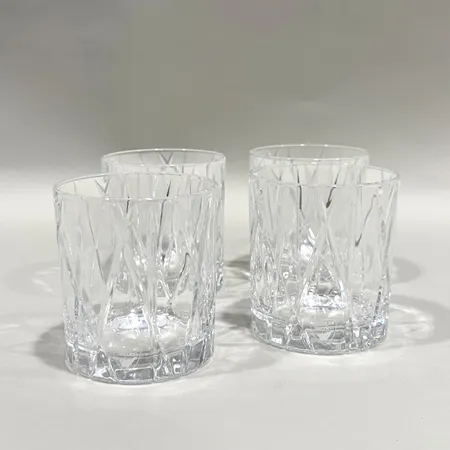 Glas fyra stycken City Old fashioned formgiven av Martti Rytkönen för Orrefors höjd 8,5cm etikettmärkta 24,5cl originalförpackning med lätt slitage Skickas med paket.