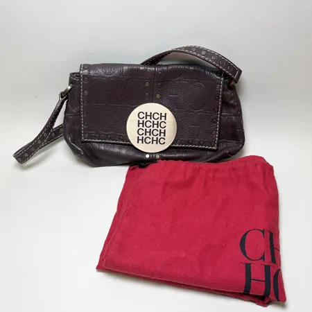 Väska Carolina Herrera, läder och nitar, färg brun, mått 23x15cm, dustbag och informationskort tillbehör. Skickas med paket.