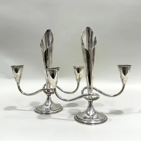 Ett par kandelabrar/vaser höjd ca 24,5cm kan monteras i olika konstellationer gravyr silver 925/1000 Vikt: 501,1 g