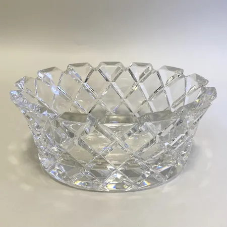 Skål, Sofiero, Gunnar Cyrén för Orrefors, höjd ca 11cm, ca 24cm, signerad, små nagg, repor i botten.  Skickas med postpaket.