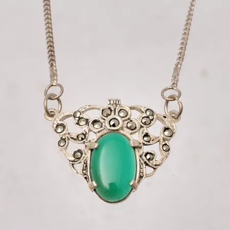 Collier 39cm, bredd 1,5-20,5mm, 1st grön sten, mått 8x13mm, 17st Markasiter, silver 925/1000, 5,13g.