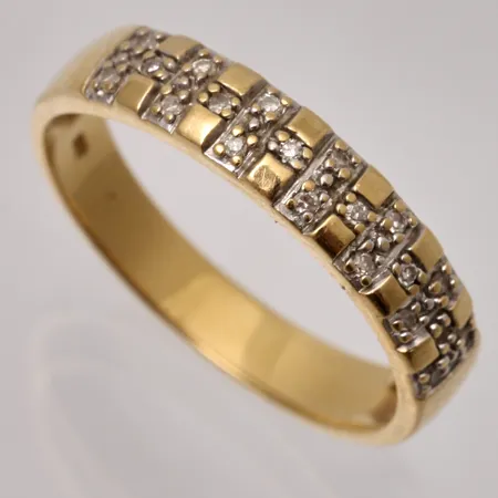 Ring stl:18 bredd 3,5-4,1mm, 18st diamanter, 0,10ct, 8/8 slipade, Guldfynd, 18K, 3,34g.