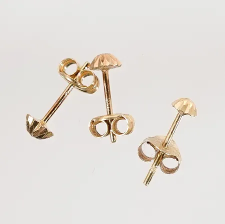 Diverse örhängen 18k Vikt: 0,6 g