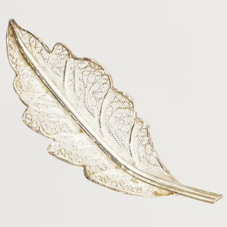 Brosch med filigranarbete 50mm bredd 17 830/1000 silver Vikt: 3,9 g