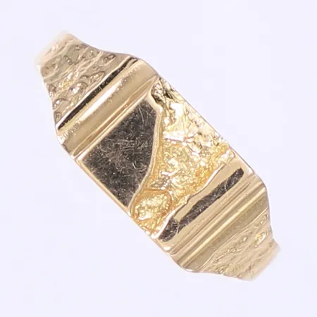 Ring med dekor stl 21 bredd 3-6mm 18K Vikt: 3,7 g