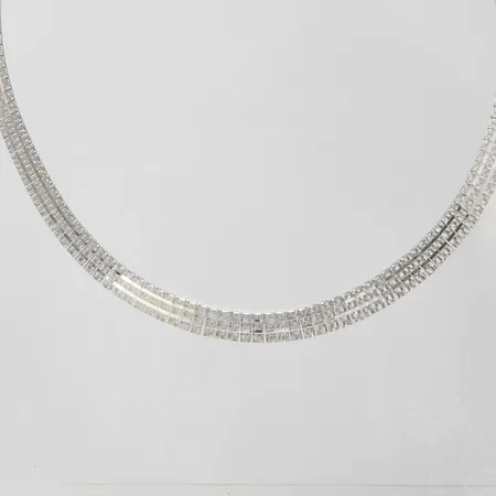 Doserat collier med mönsterdekor längd 45cm, bredd 6-19mm, silver 830/1000 Vikt: 26 g