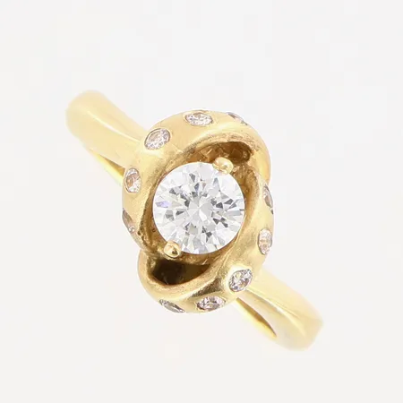 Ring med stenar stl:17¾. bredd framtill 7mm, 14K Vikt: 4,7 g