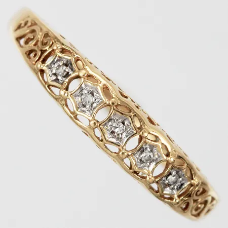 Ring med diamanter ca 5x0,005ct, stl: 19 ¼, bredd ca 1-5mm, 18K Vikt: 1,6 g
