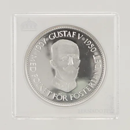 Minnesmynt Konungaätten Bernadotte, Gustaf V 1907-1950 Med folket för fosterlandet, etui, 925/1000 Silver 25,3g.