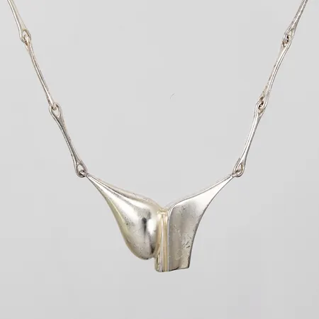 Collier Lapponia 1987, längd ca 41cm, bredd ca 1-20mm 925/1000 silver Vikt: 20,5 g
